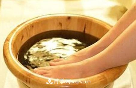 南陽人經(jīng)常用艾草泡腳，3大好處多多(圖1)