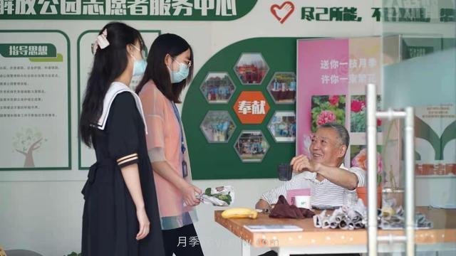 送你一枝月季，許你一束繁花，武漢百余市民領(lǐng)到月季扦插枝條(圖2)