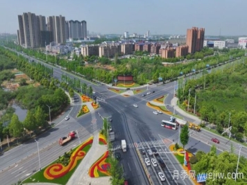 湖南寧鄉(xiāng)：萬株月季齊綻放，扮靚城市生態(tài)新風景